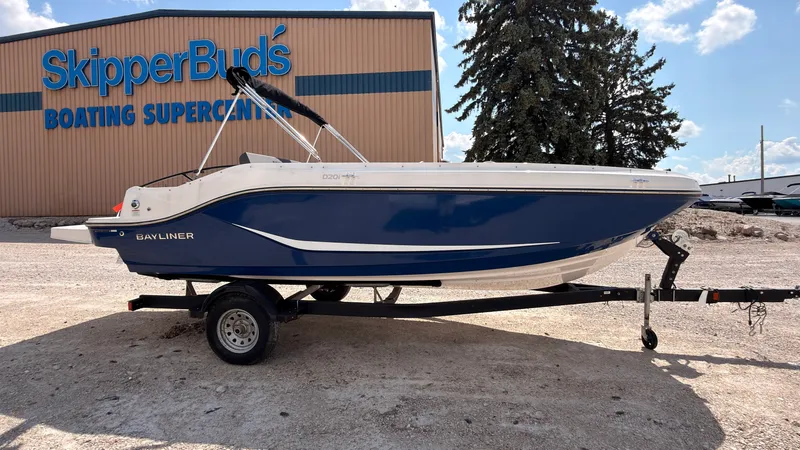 Slide: The Image of Bayliner D20I 2025 - 4