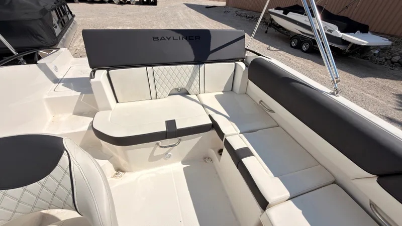 Slide: The Image of Bayliner D20I 2025 - 12