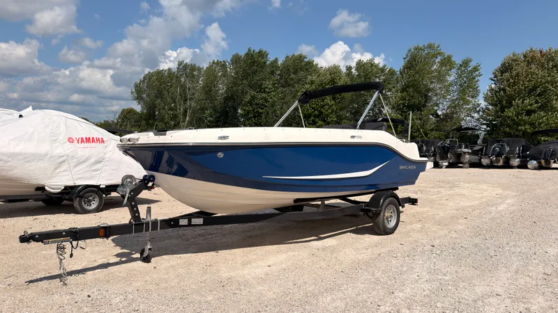 Slide: The Image of Bayliner D20I 2025 - 1