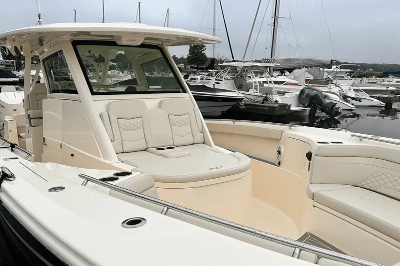 Slide: The Image of Scout 330 LXF 2025 - 10