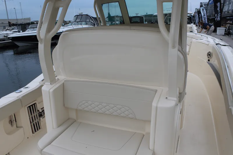 Slide: The Image of Scout 330 LXF 2025 - 5