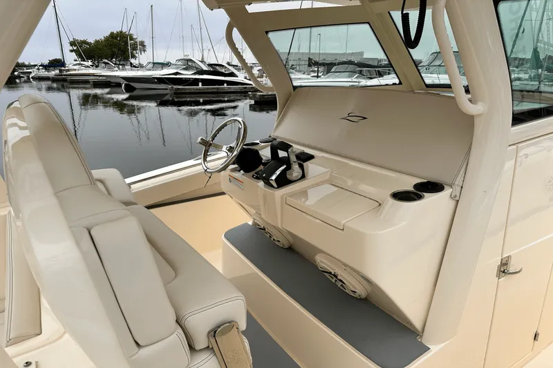 Slide: The Image of Scout 330 LXF 2025 - 7