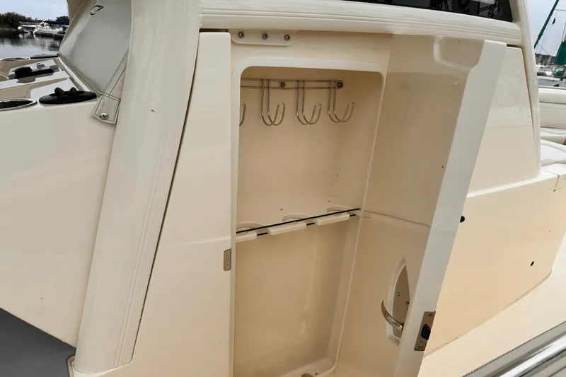 Slide: The Image of Scout 330 LXF 2025 - 8