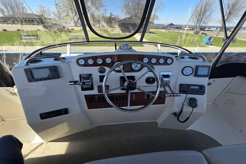 Slide: The Image of Silverton 392 MOTOR YACHT 2001 - 13
