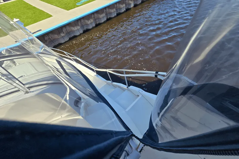 Slide: The Image of Silverton 392 MOTOR YACHT 2001 - 15