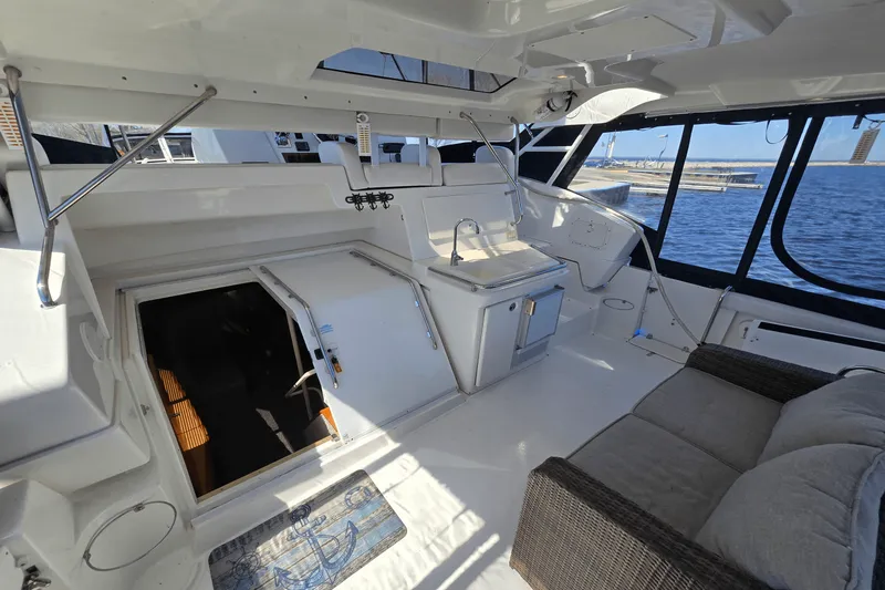 Slide: The Image of Silverton 392 MOTOR YACHT 2001 - 18
