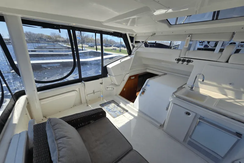 Slide: The Image of Silverton 392 MOTOR YACHT 2001 - 26