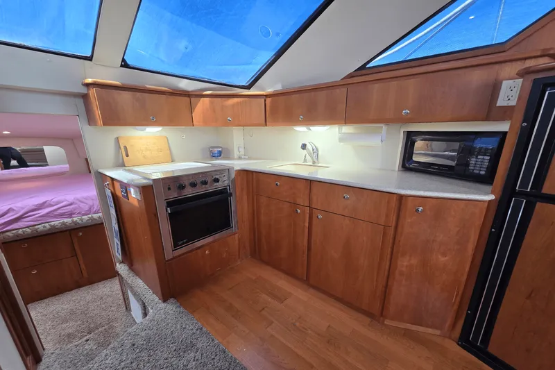 Slide: The Image of Silverton 392 MOTOR YACHT 2001 - 32