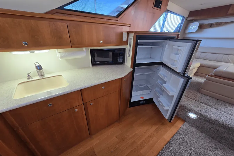 Slide: The Image of Silverton 392 MOTOR YACHT 2001 - 35