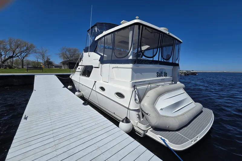 Slide: The Image of Silverton 392 MOTOR YACHT 2001 - 6