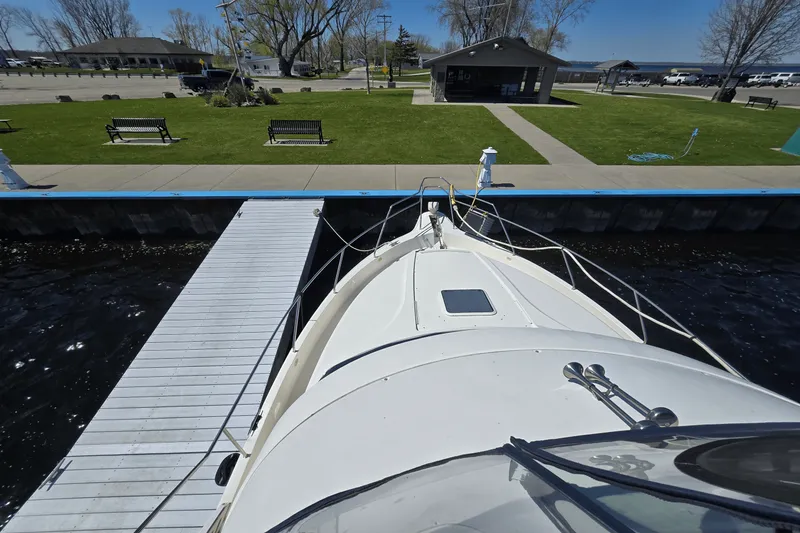 Slide: The Image of Silverton 392 MOTOR YACHT 2001 - 9