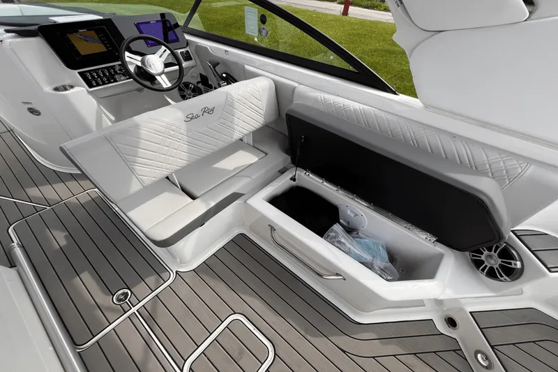 Slide: The Image of Sea Ray SDX 270 Outboard 2025 - 15