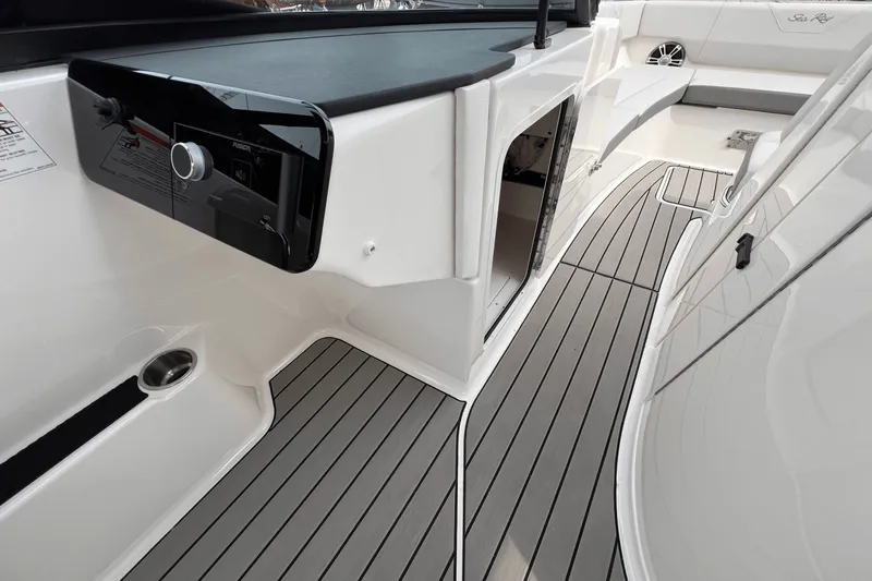 Slide: The Image of Sea Ray SDX 270 Outboard 2025 - 16