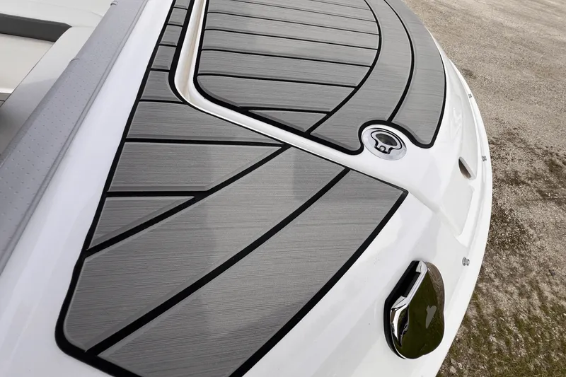 Slide: The Image of Sea Ray SDX 270 Outboard 2025 - 18