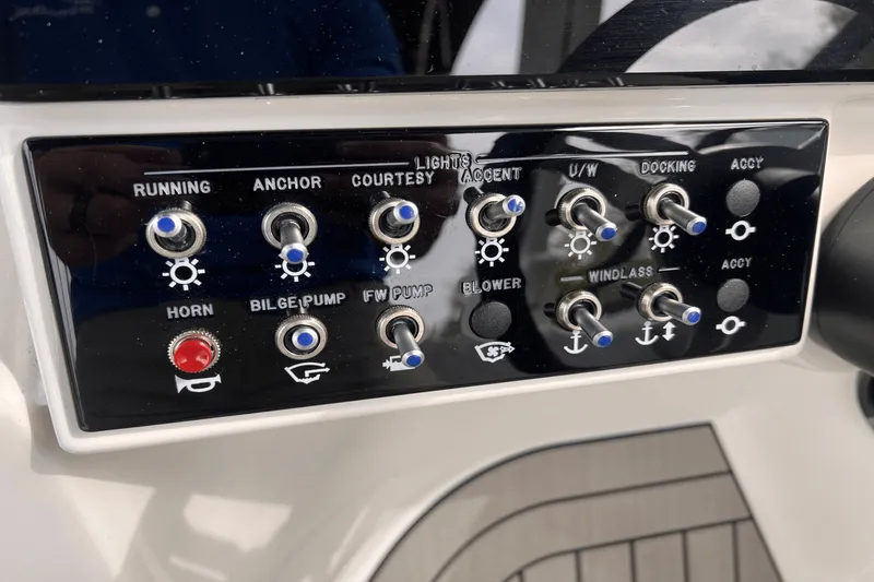 Slide: The Image of Sea Ray SDX 270 Outboard 2025 - 21