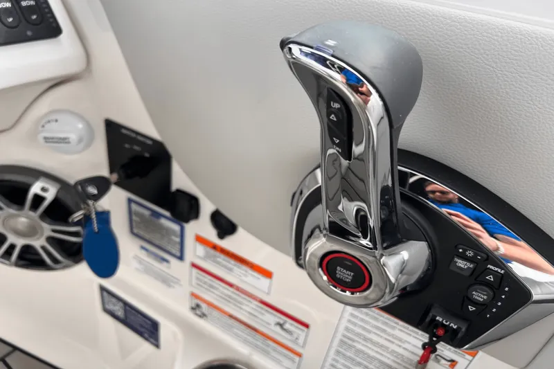 Slide: The Image of Sea Ray SDX 270 Outboard 2025 - 22