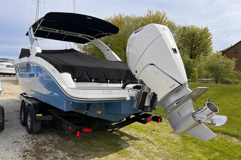 Slide: The Image of Sea Ray SDX 270 Outboard 2025 - 30