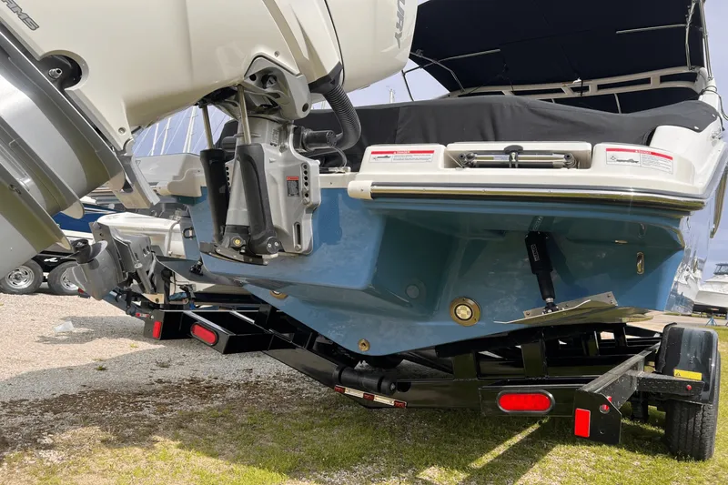 Slide: The Image of Sea Ray SDX 270 Outboard 2025 - 31
