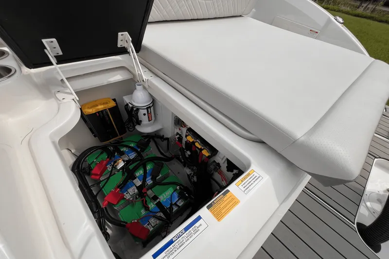 Slide: The Image of Sea Ray SDX 270 Outboard 2025 - 33