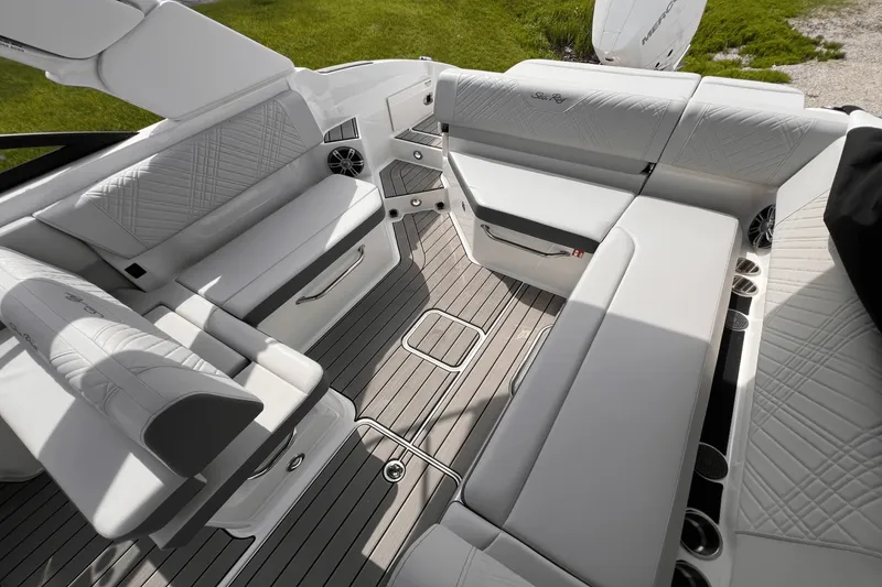 Slide: The Image of Sea Ray SDX 270 Outboard 2025 - 7