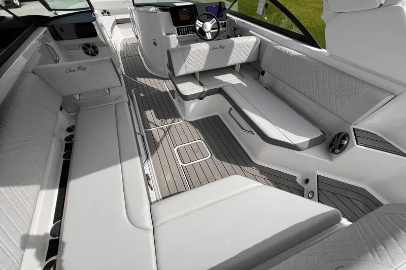 Slide: The Image of Sea Ray SDX 270 Outboard 2025 - 8