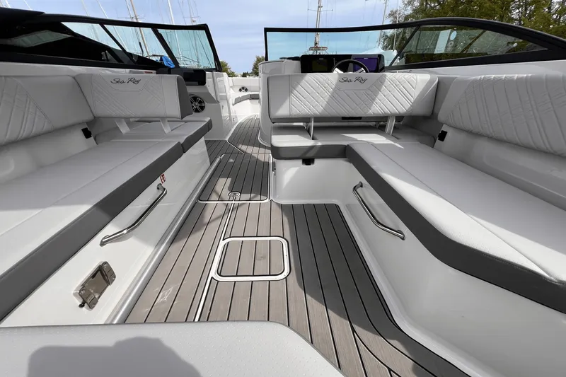 Slide: The Image of Sea Ray SDX 270 Outboard 2025 - 9