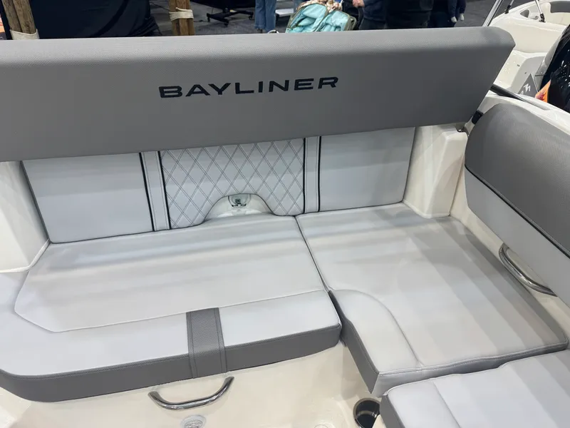 Slide: The Image of Bayliner D20I 2025 - 10
