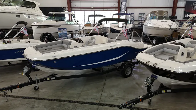 Slide: The Image of Bayliner D20I 2025 - 1