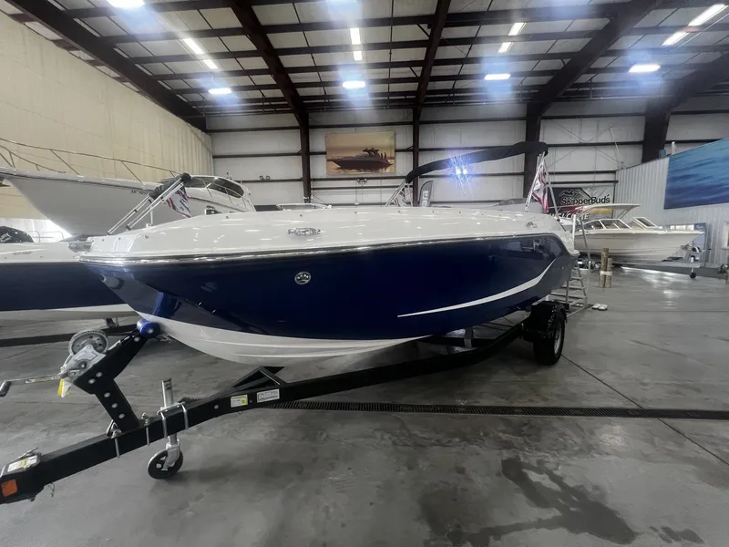Slide: The Image of Bayliner D20I 2025 - 3
