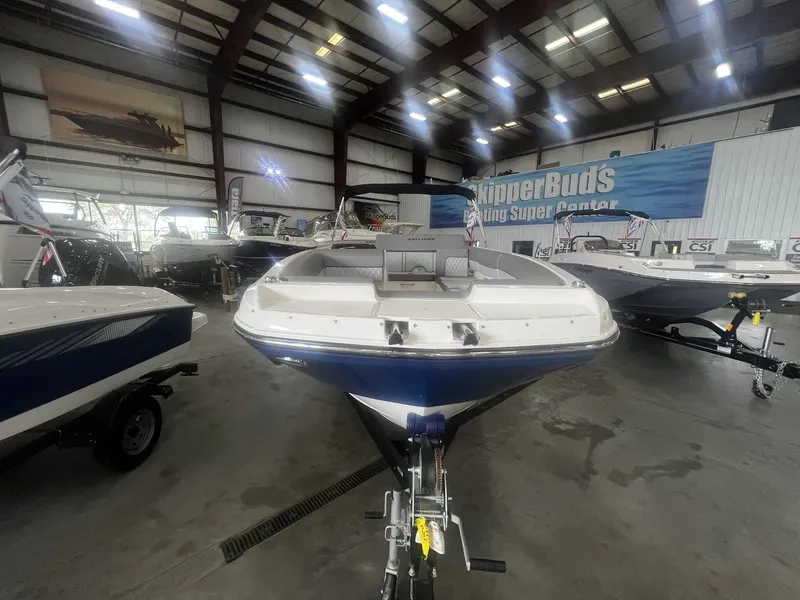 Slide: The Image of Bayliner D20I 2025 - 2