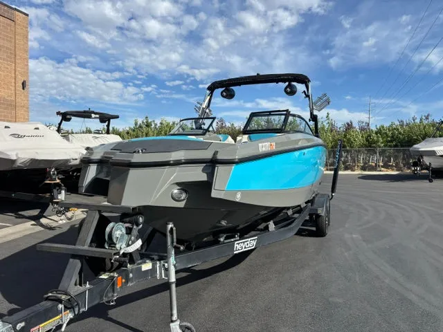 Slide: The Image of Heyday Boats WT SURF 2019 - 1