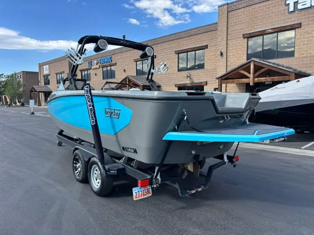 Slide: The Image of Heyday Boats WT SURF 2019 - 4