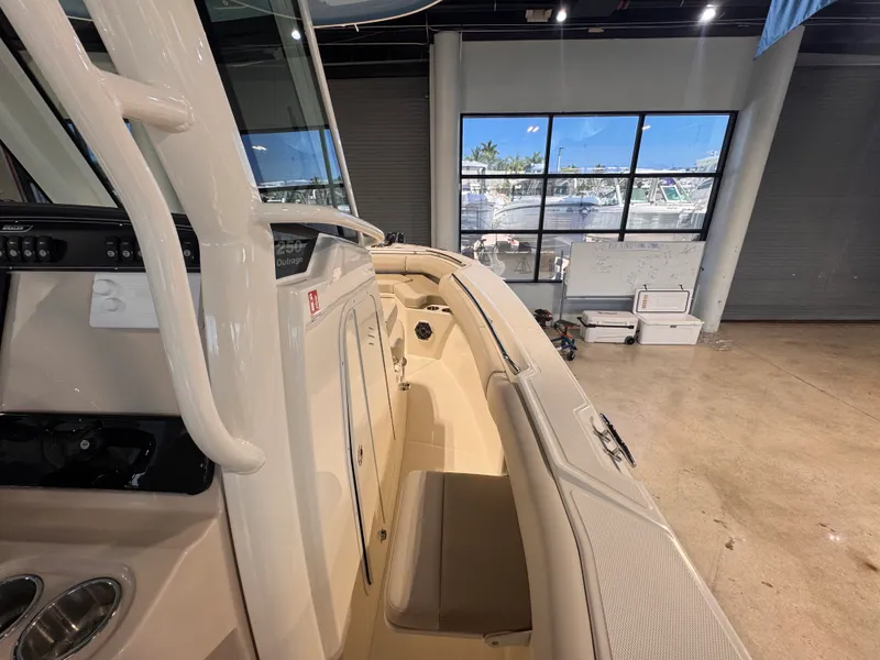 Slide: The Image of Boston Whaler 250 Outrage 2026 - 17