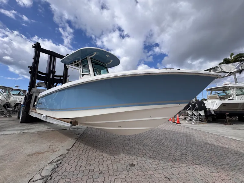 Slide: The Image of Boston Whaler 250 Outrage 2026 - 2