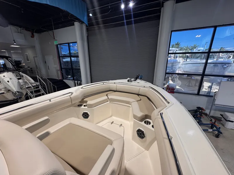 Slide: The Image of Boston Whaler 250 Outrage 2026 - 21