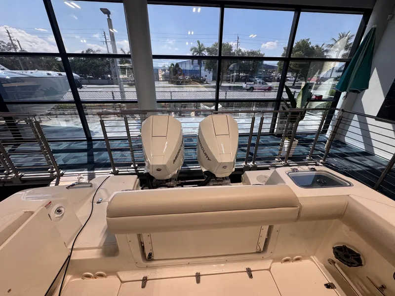 Slide: The Image of Boston Whaler 250 Outrage 2026 - 6