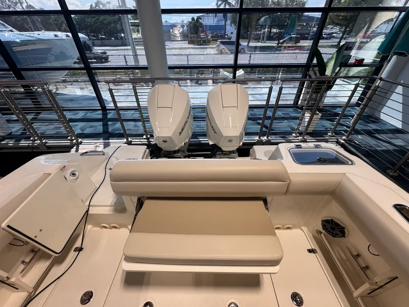 Slide: The Image of Boston Whaler 250 Outrage 2026 - 7