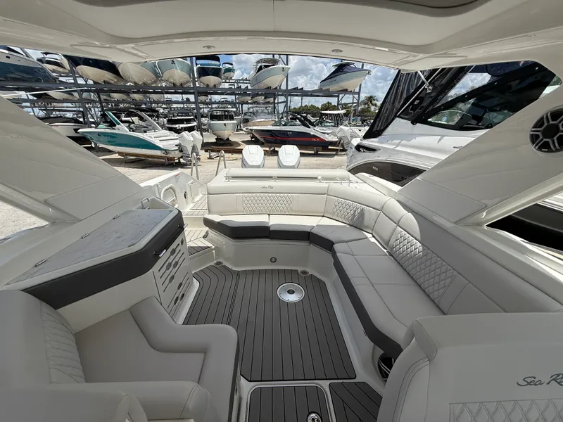 Slide: The Image of Sea Ray SLX 310 Outboard 2026 - 13