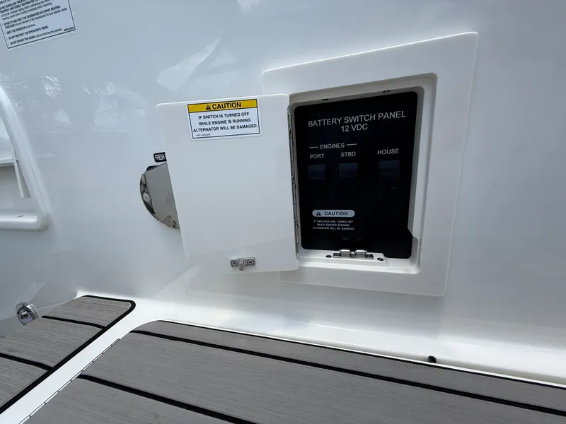 Slide: The Image of Sea Ray SLX 310 Outboard 2026 - 21