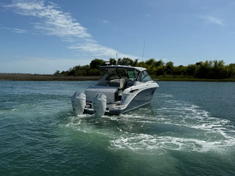 Slide: The Image of Sea Ray Sundancer 320 Outboard 2026 - 1