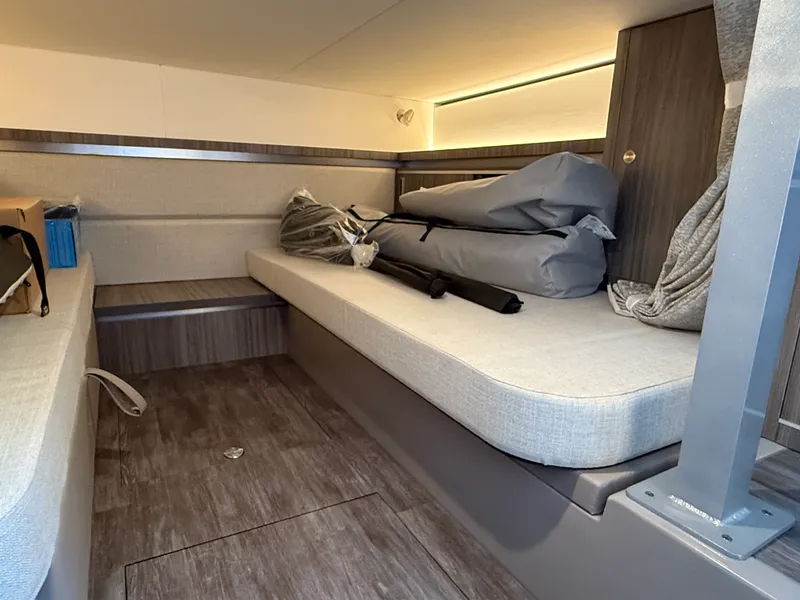 Slide: The Image of Sea Ray Sundancer 320 Outboard 2026 - 13