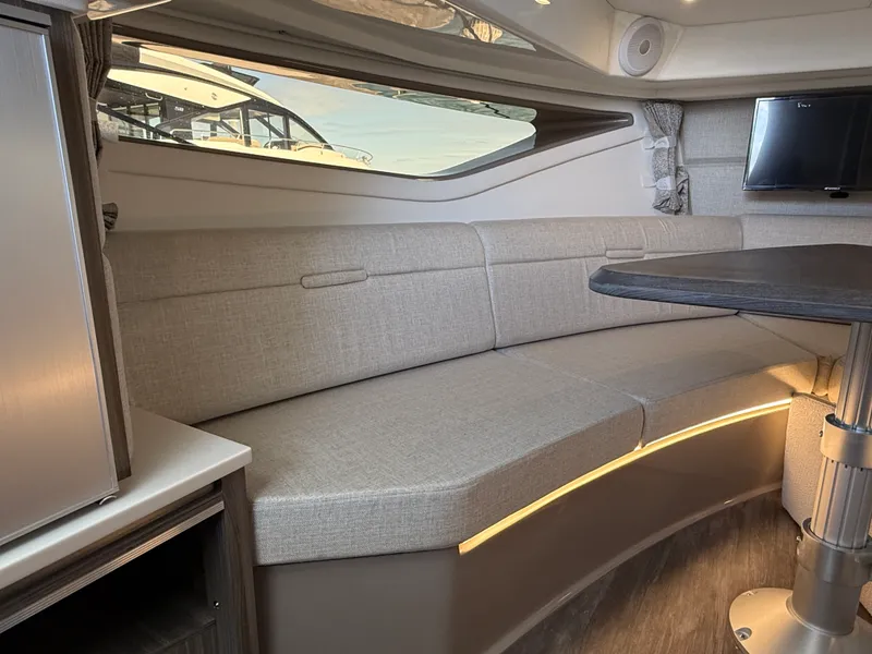 Slide: The Image of Sea Ray Sundancer 320 Outboard 2026 - 15