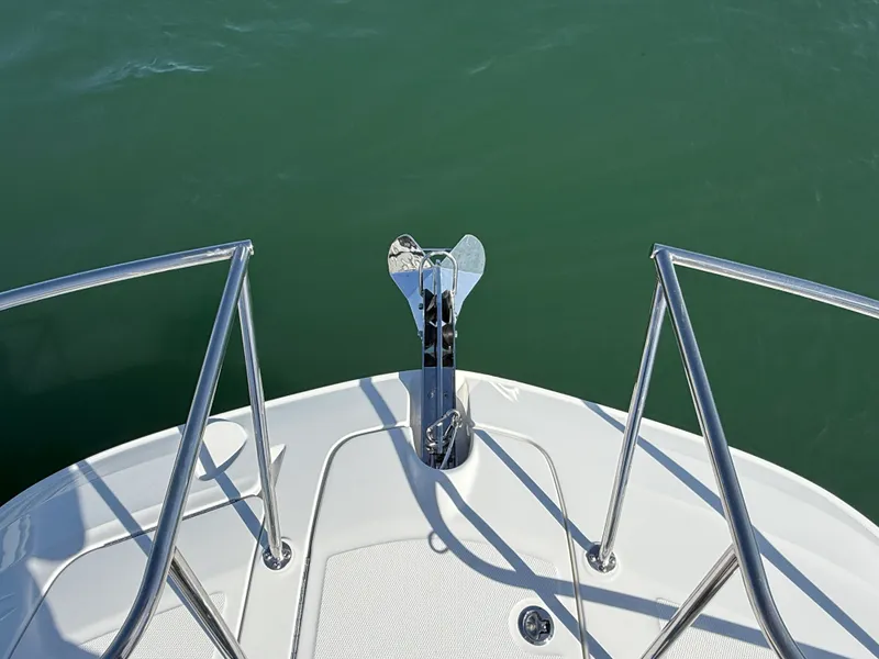 Slide: The Image of Sea Ray Sundancer 320 Outboard 2026 - 19