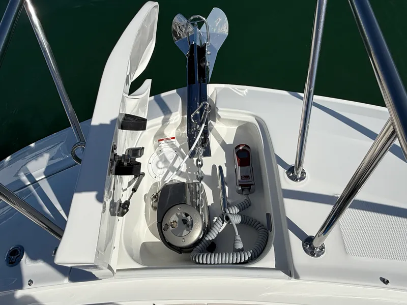 Slide: The Image of Sea Ray Sundancer 320 Outboard 2026 - 20