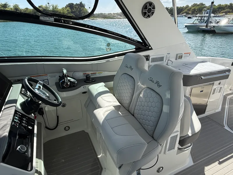 Slide: The Image of Sea Ray Sundancer 320 Outboard 2026 - 24