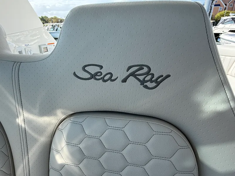 Slide: The Image of Sea Ray Sundancer 320 Outboard 2026 - 25