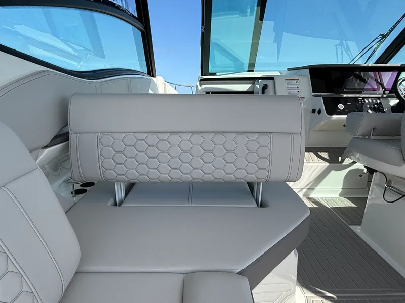 Slide: The Image of Sea Ray Sundancer 320 Outboard 2026 - 26