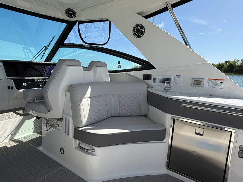 Slide: The Image of Sea Ray Sundancer 320 Outboard 2026 - 27