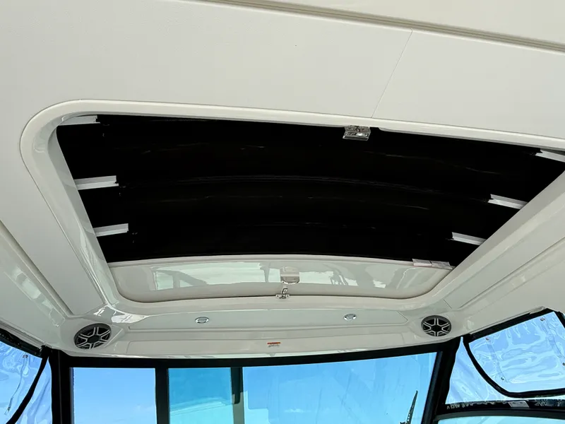 Slide: The Image of Sea Ray Sundancer 320 Outboard 2026 - 28