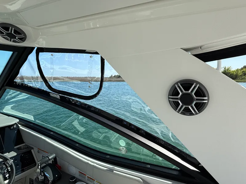 Slide: The Image of Sea Ray Sundancer 320 Outboard 2026 - 29